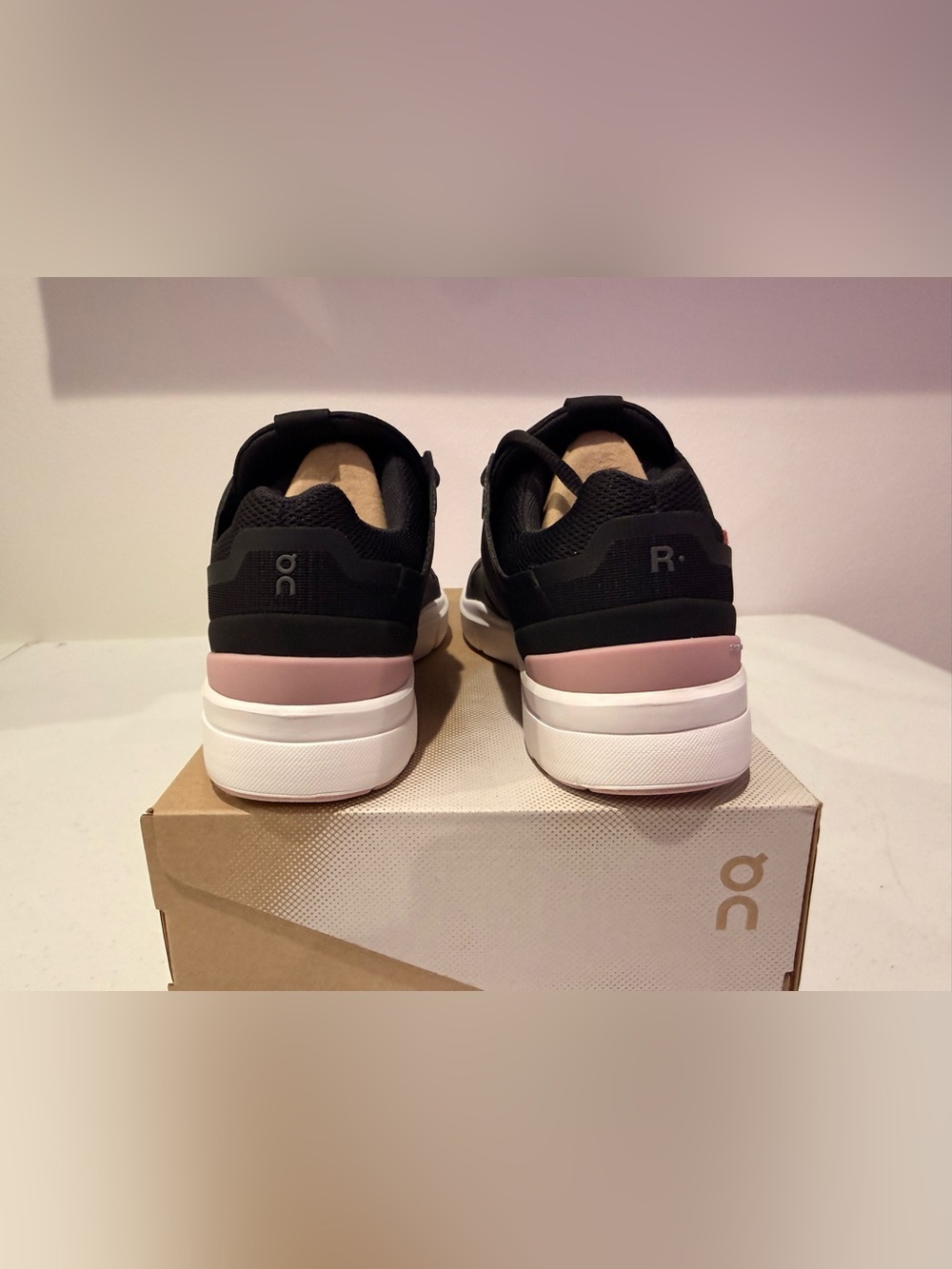 On Cloud THE ROGER Spin Low Top Lace-Up Athletic Sneakers Black/Zephyr Size 7W - Picture 4 of 6